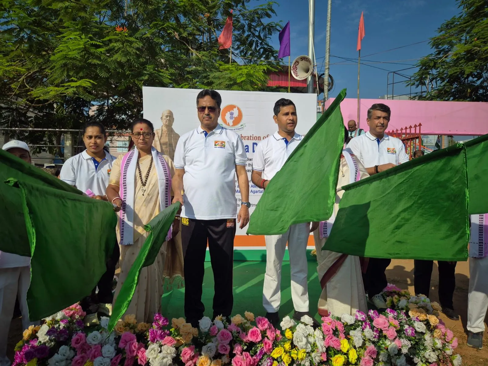 Chief Minister Dr. Manik Saha, along with officials and participants, flags off the ‘Run for Unity’ in Agartala on National Unity Day, October 31, 2026.
